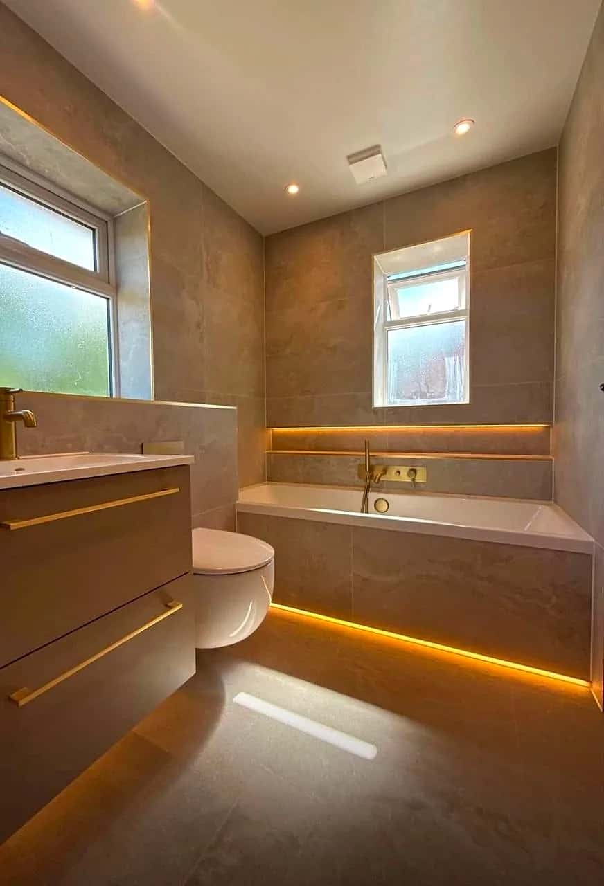 Fitted bathroom renovation (photo 8)