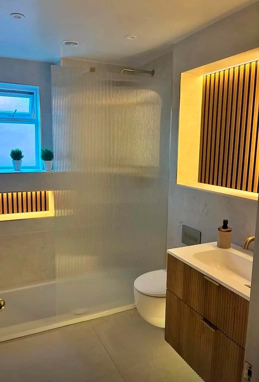 Fitted bathroom renovation (photo 17)