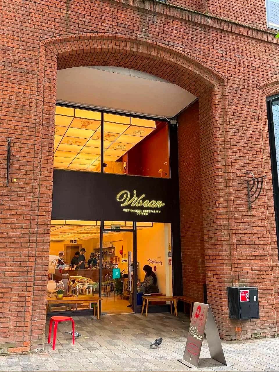 Vibean coffee shop fit-out in Manchester (photo 11)