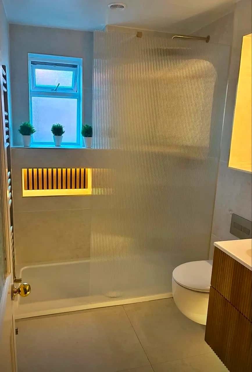 Fitted bathroom renovation (photo 13)