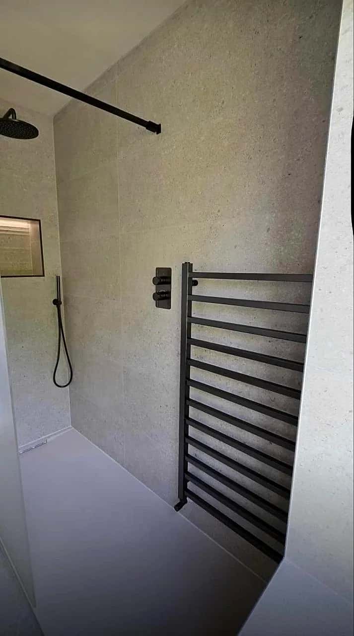Fitted bathroom renovation (photo 15)