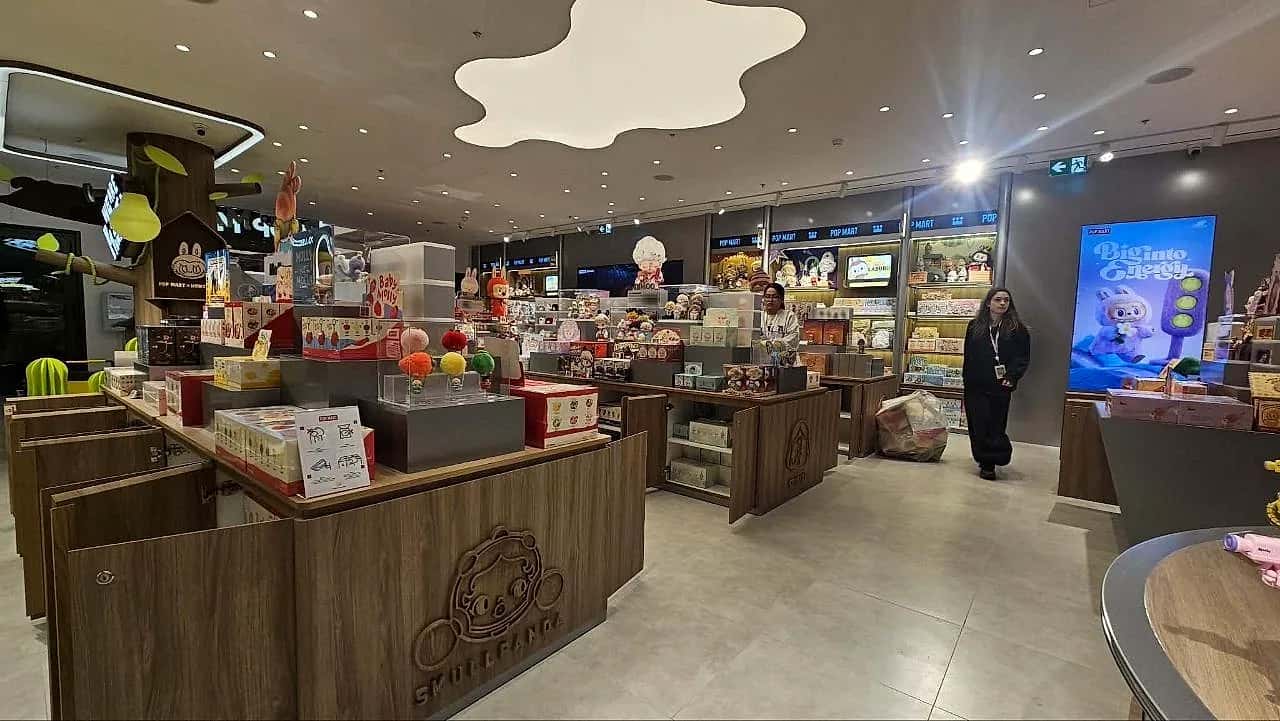 Pop Mart store fit-out in Oxford (photo 19)