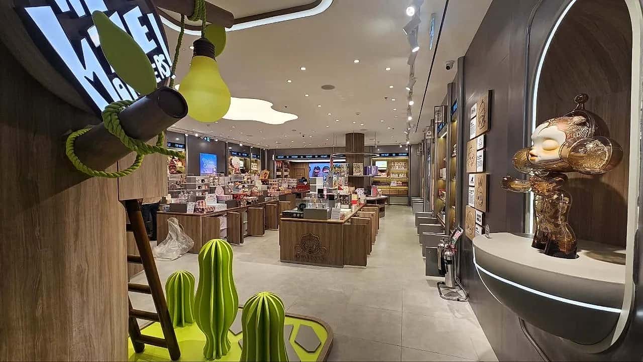 Pop Mart store fit-out in Oxford (photo 21)