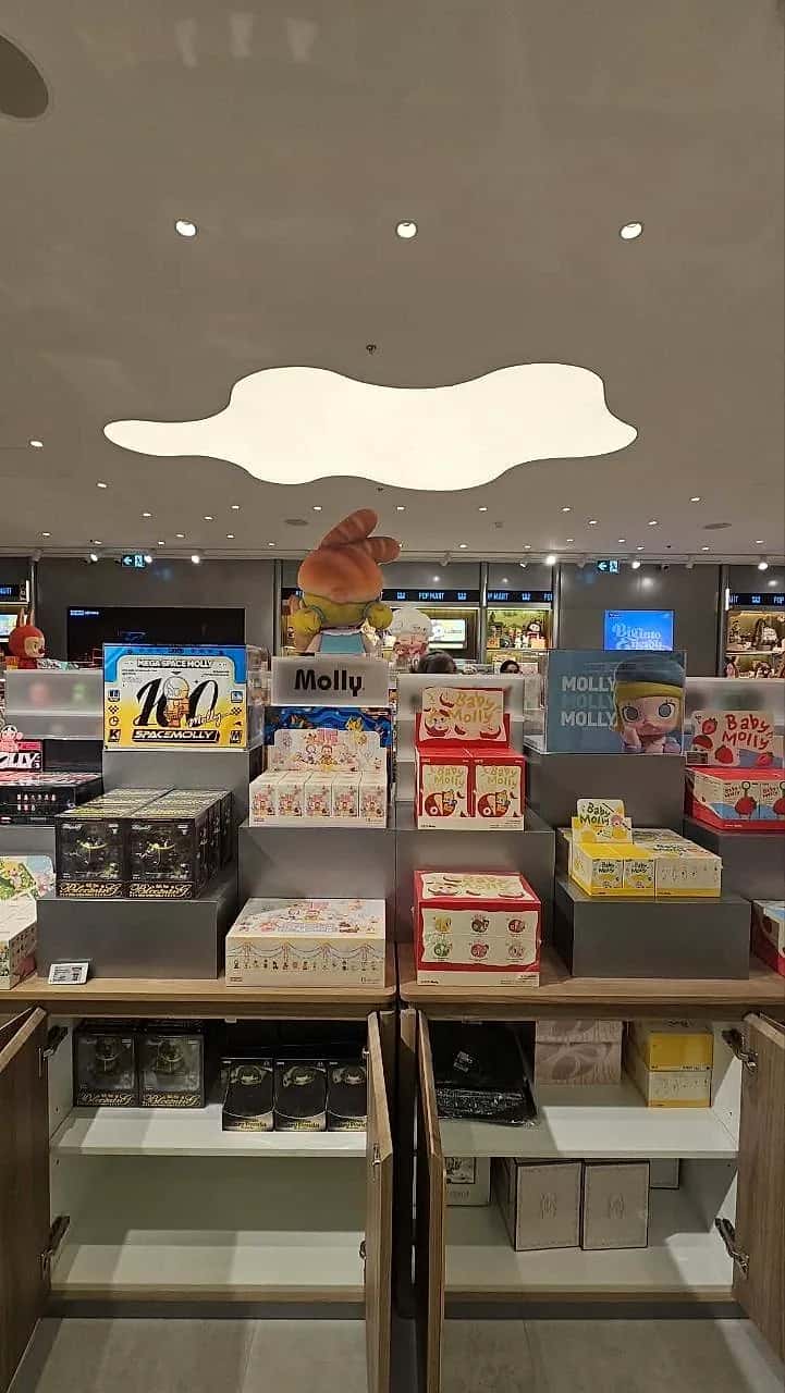 Pop Mart store fit-out in Oxford (photo 11)