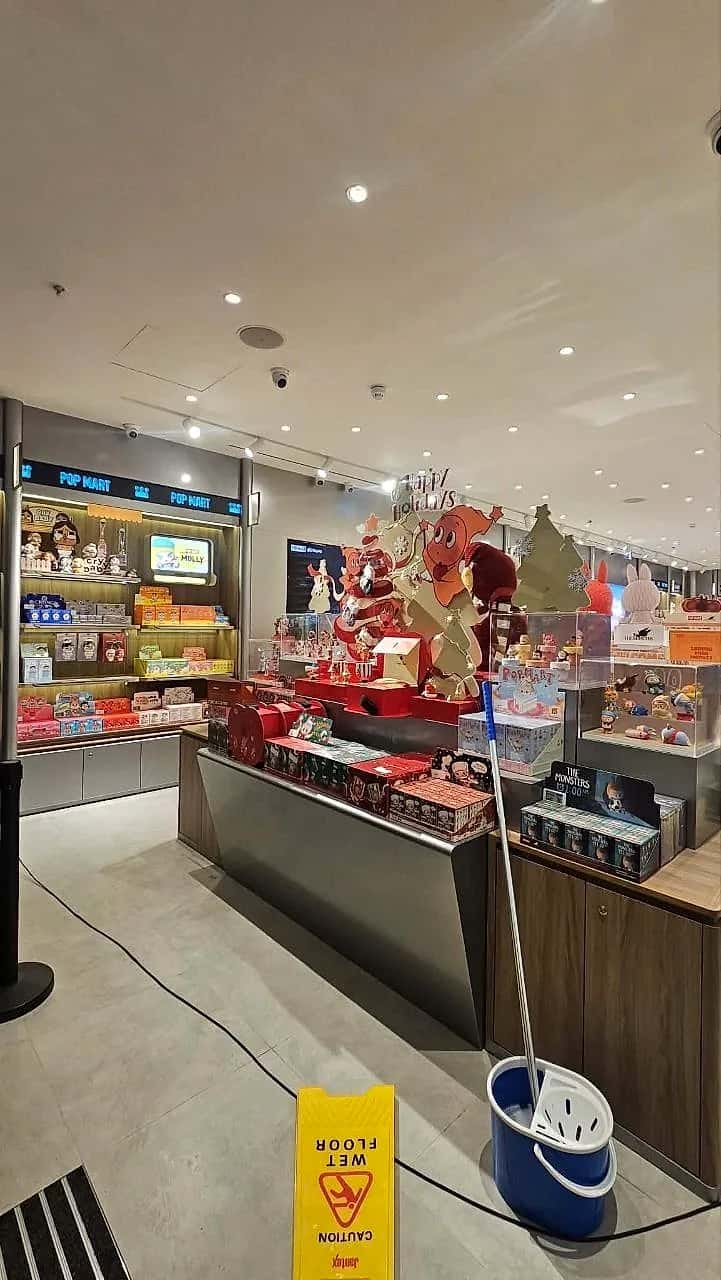 Pop Mart store fit-out in Oxford (photo 24)