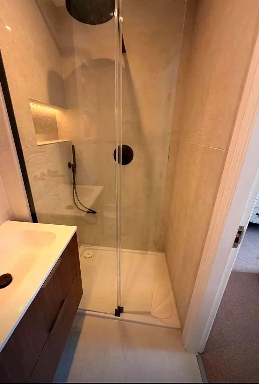 Fitted bathroom renovation (photo 9)