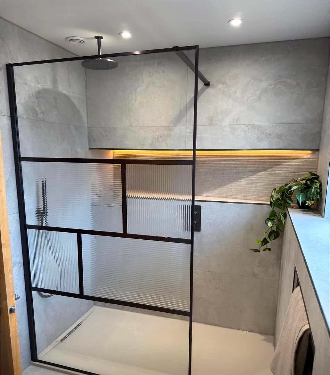 Fitted bathroom renovation (photo 38)
