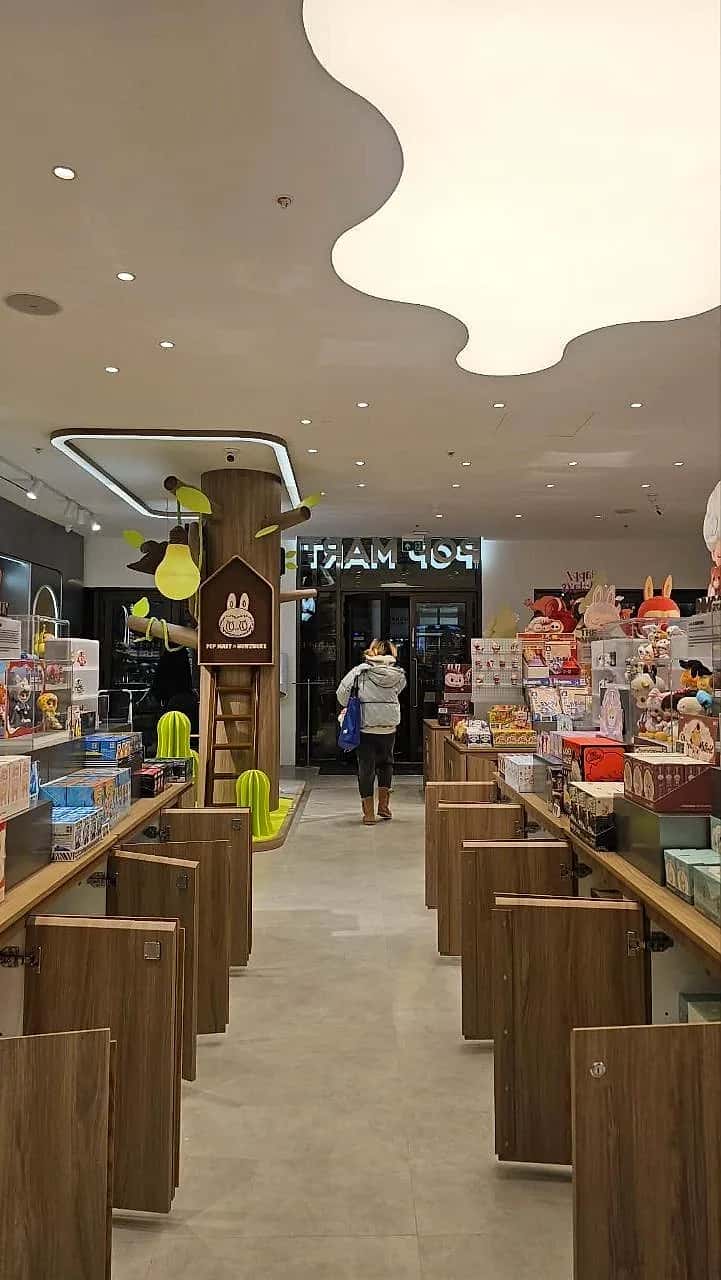 Pop Mart store fit-out in Oxford (photo 16)