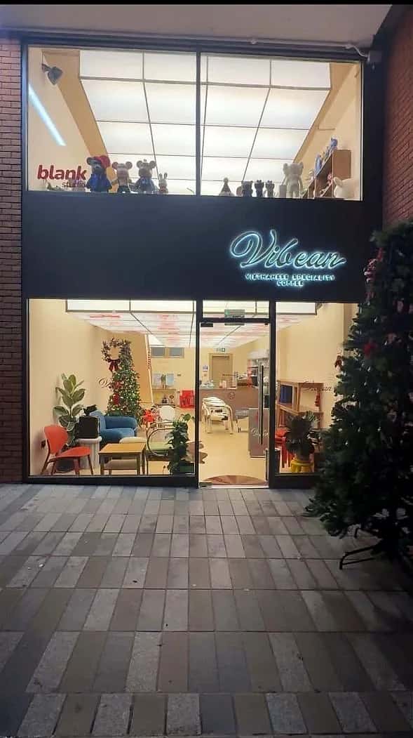 Vibean coffee shop fit-out in Manchester (photo 6)