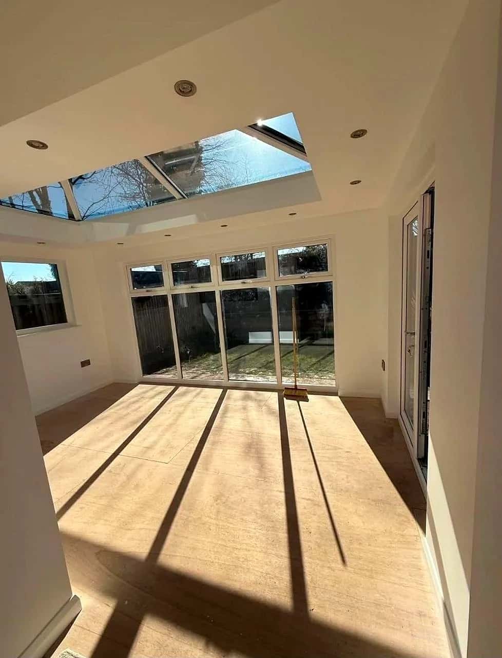 Rear house extension with a skylight roof (photo 5)